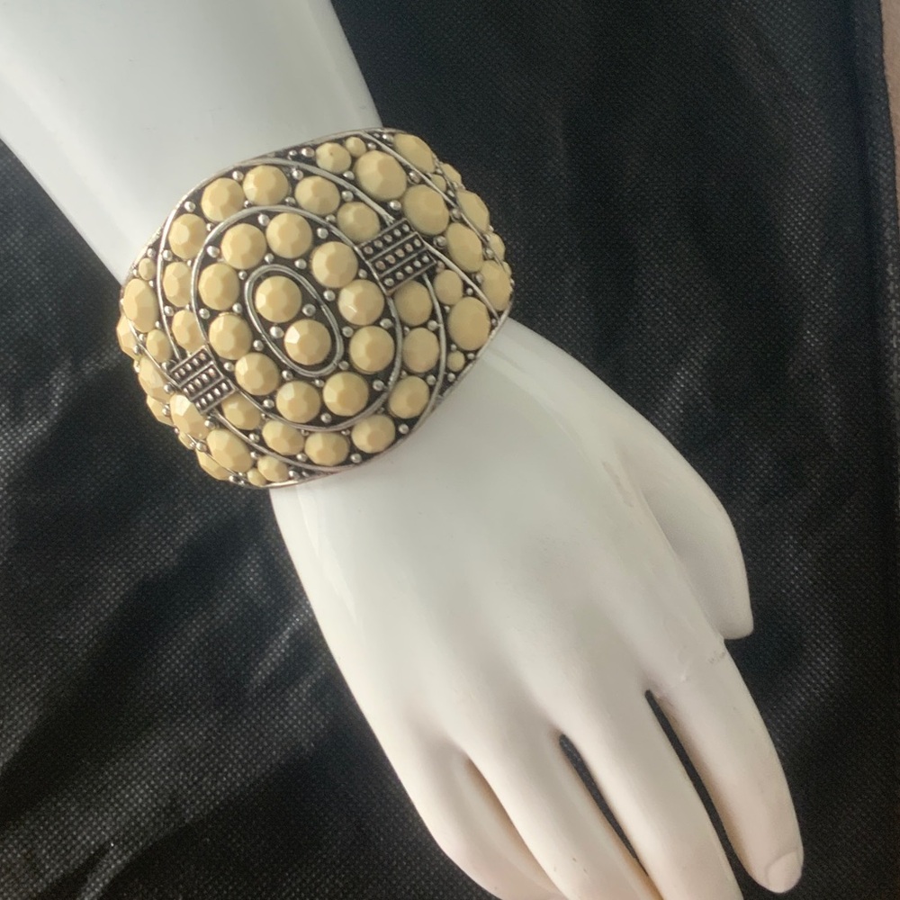 Elegant Cream Beaded Bracelet
